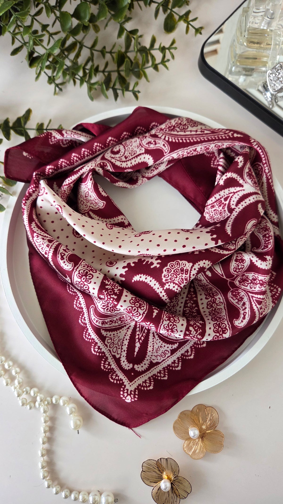 Satenska fular s bandana uzorkom