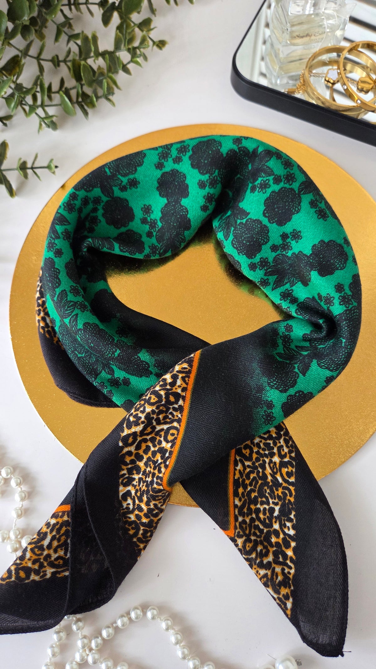 Fular s leopard uzorkom — mekana poput pamuka