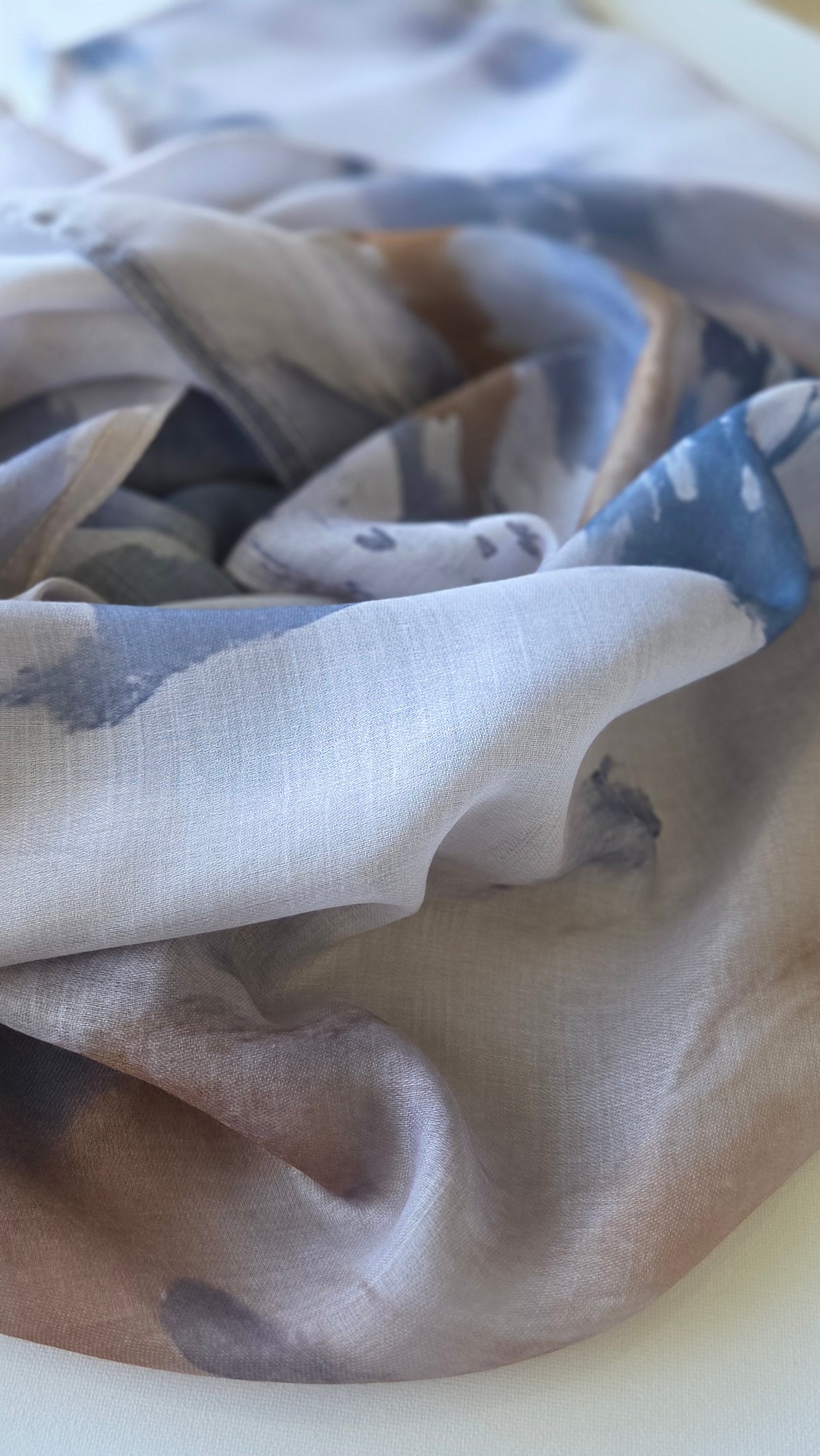 Boho hidžab s tie-dye uzorkom - plavi