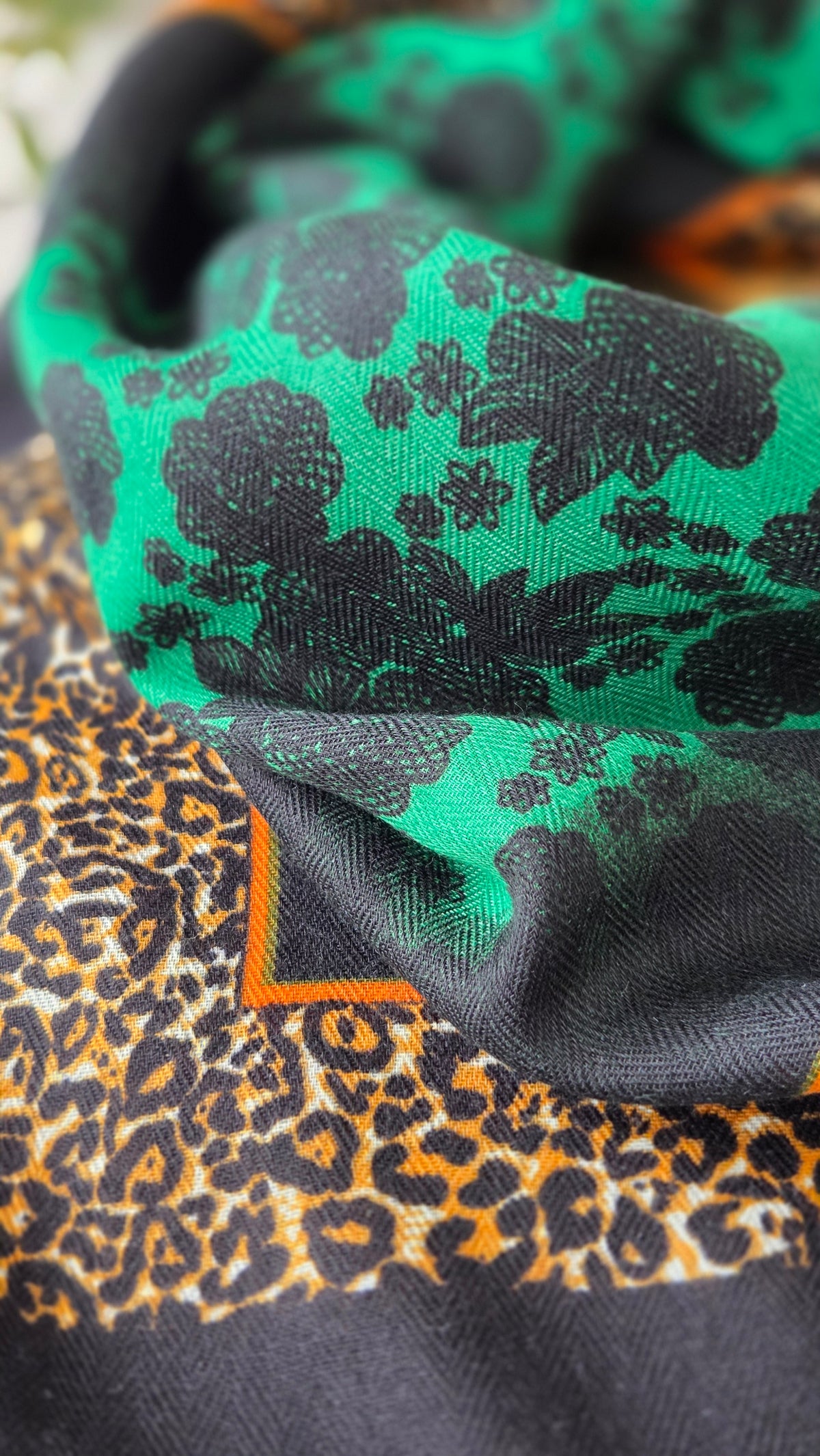 Fular s leopard uzorkom — mekana poput pamuka